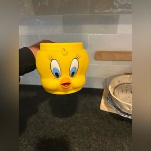 Vintage 1992 Warner Brothers Plastic Tweety Bird Mug Cup